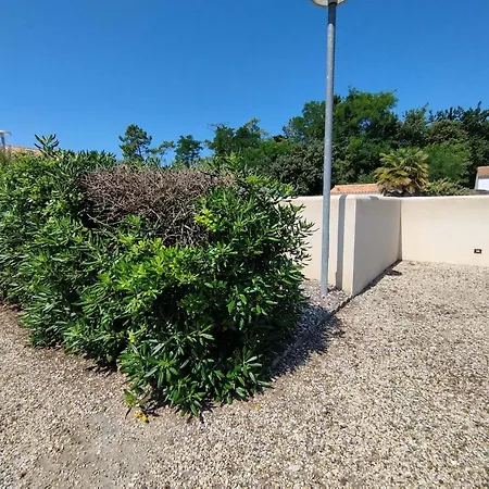 Maisonnette Avec Piscine, A 800m De La Et De L'ecole De Surf, Terrasse Et Parking, 4 Pers. - Fr-1-778-17 *